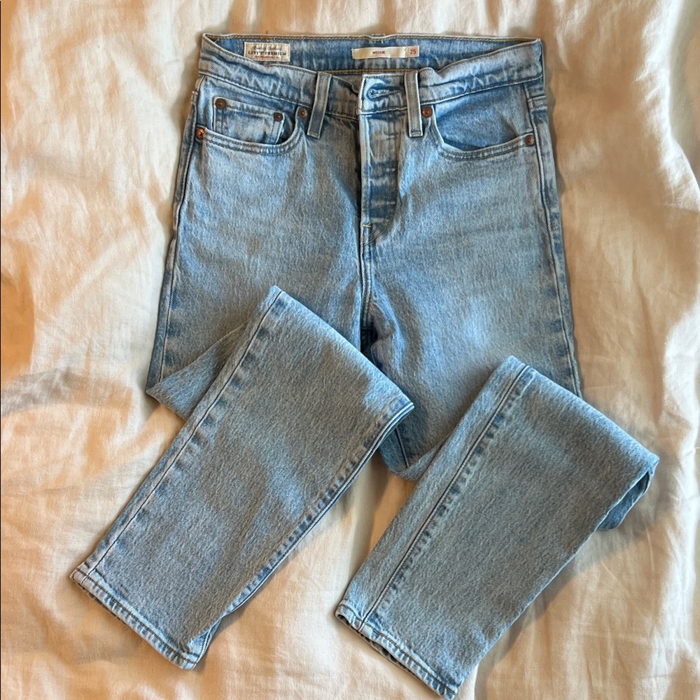 Levi’s Wedgie Straight Jeans